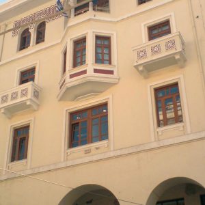 Ανακαίνιση και προσθήκη ορόφου σε διατηρητέο κτίριο στην Αριστοτέλους Θεσσαλονίκης